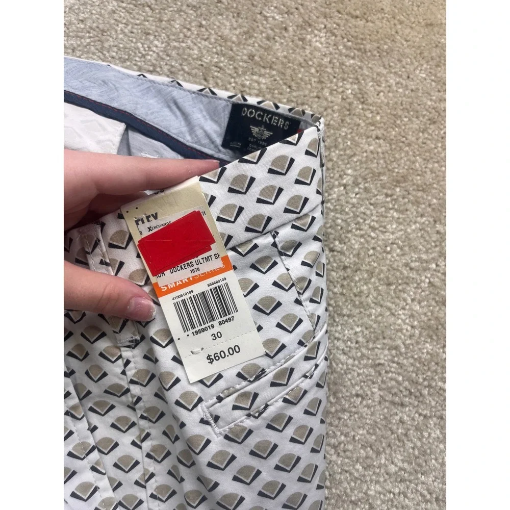 Dockers Mens Ultimate Short Supreme Flex White Geometric Fan Print Size 30 NWT